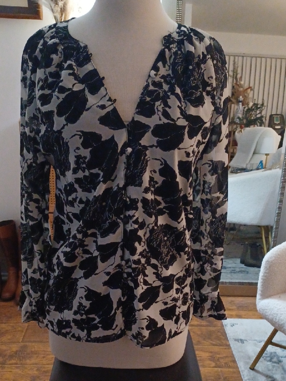 Black & White Floral V-Neck Blouse